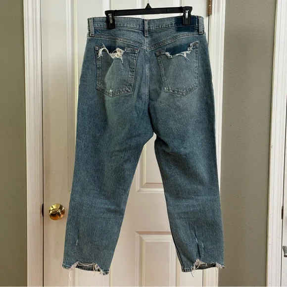 Abercrombie and Fitch The High Rise Mom Jean, Size 31/12 Short, EUC - Picture 2 of 6